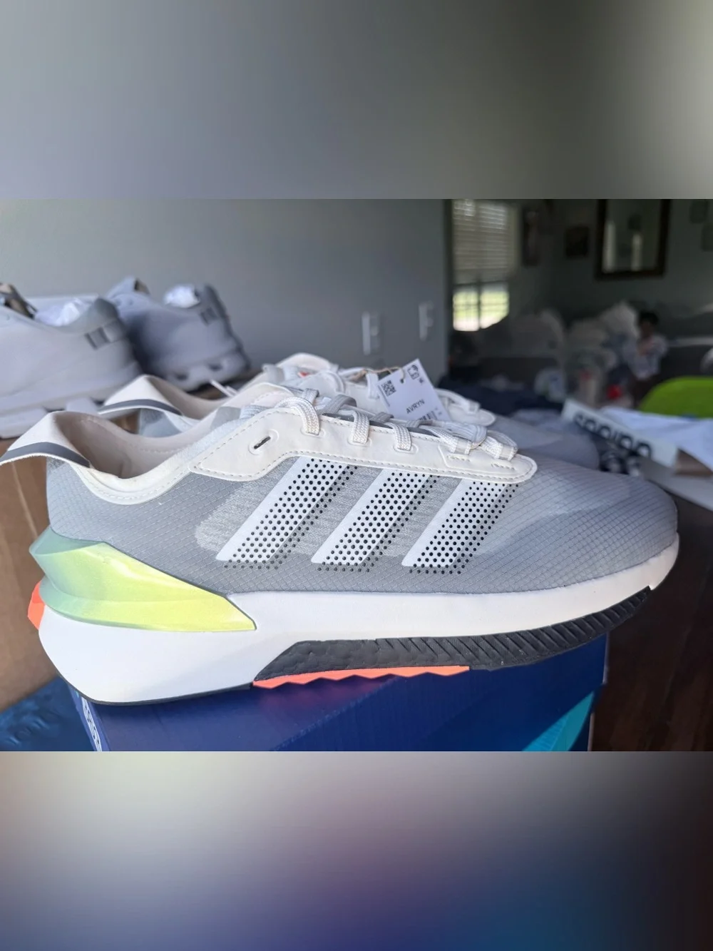 Adidas Avryn
